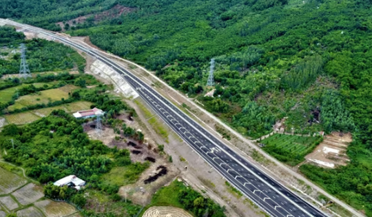 Cao tốc 12.000 tỷ có bóng dáng Tập đoàn Sơn Hải sắp thông xe toàn tuyến, giảm tải cho quốc lộ dài nhất Việt Nam