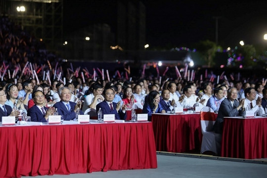 7 doanh nghiệp niêm yết vừa được Chính phủ tuyên dương, Thủ tướng nhấn mạnh ý nghĩa quan trọng