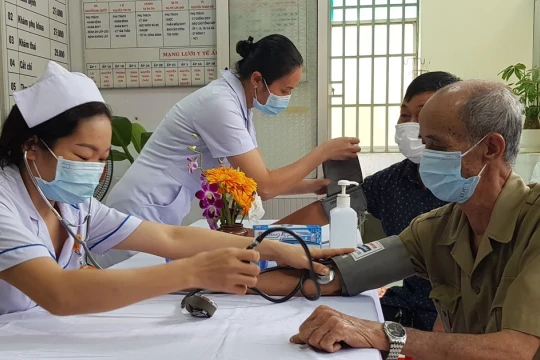 Khám sức khỏe miễn phí cho người trên 60 tuổi ở TPHCM, không phân biệt thường trú hay tạm trú
