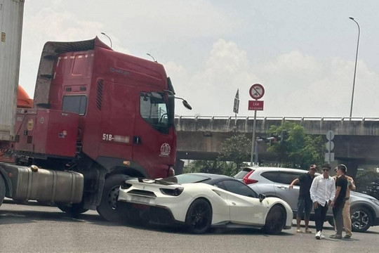 Siêu xe Ferrari 488 từng va chạm xe đầu kéo: Chủ cũ là một hoa hậu, rao bán với giá rất rẻ