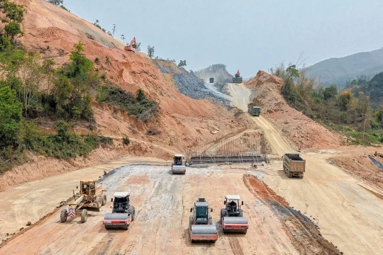 Giải ngân đầu tư công ì ạch: Hết thời tiền đâu, đầu tiên là gì?