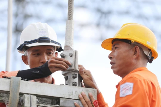 Người dân nói bị thay gấp công tơ, điện lực trả lời thế nào?