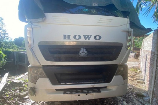 Xe đầu kéo nửa tỷ đậu 2 tháng không ai đến nhận, chủ gara thấy sẵn giấy tờ nên đem đi bán