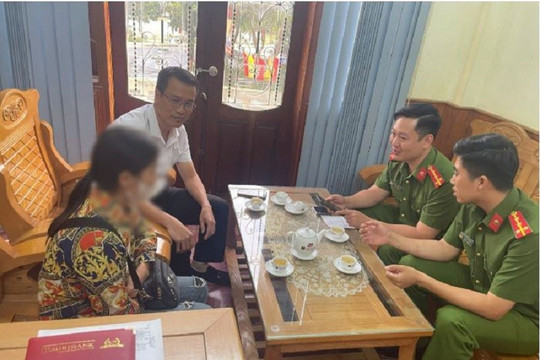 Chị T. đến ngân hàng chuyển 100 triệu tới tài khoản PGBank của 'Cán bộ Hải quan', nhân viên Agribank lập tức báo công an