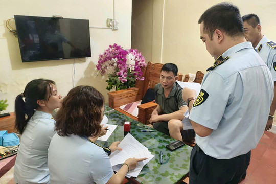 Khởi tố chủ cơ sở dùng ‘hàn the’ làm giò chả, xúc xích