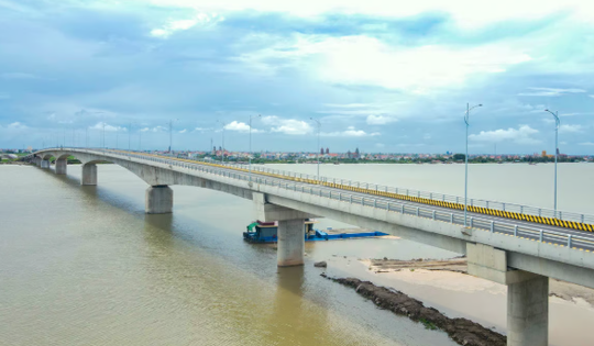 Cầu vượt sông nghìn tỷ nối 2 tỉnh miền Bắc, kết thúc hơn 200 năm di chuyển bằng đò của người dân bên sông Hồng sắp thông xe