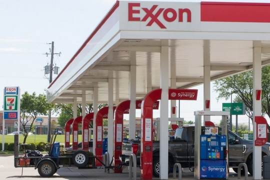 'Người chơi mới' làm rung chuyển thị trường pin xe điện