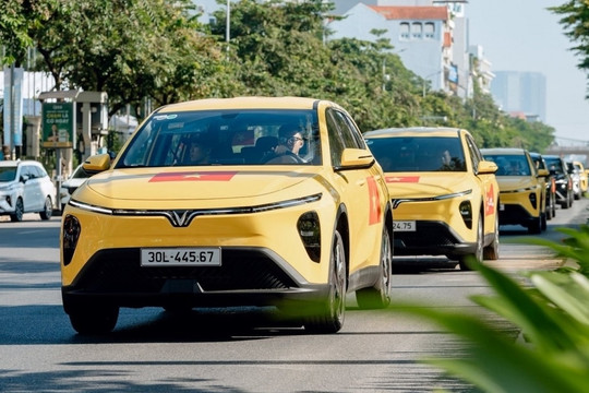 VinFast Limo Green là ‘át chủ bài’ mới cho xe dịch vụ: Tài xế nói thẳng chất lượng xe, khách đi cũng không ngại ‘vạch rõ’