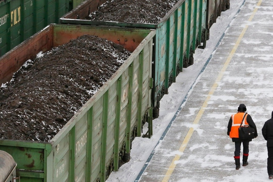 Nga gửi sang Việt Nam hàng triệu tấn hàng giá rẻ: thuế nhập khẩu 5%, trữ lượng của Moscow đủ dùng trong 500 năm