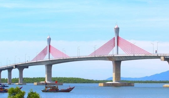 Cầu đẹp nhất Bắc miền Trung: Kiến trúc búp sen ấn tượng, cửa ngõ kết nối 2 tỉnh Nghệ - Tĩnh