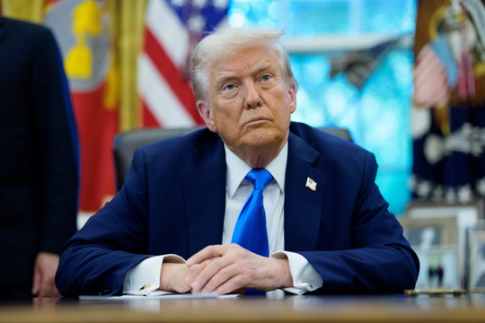 24 giờ hỗn loạn sau khi ông Trump nâng phí thị thực H-1B lên 100.000 USD