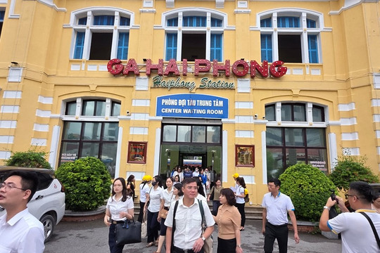 Thành phố nhỏ nhất Việt Nam chính thức vận hành chuyến tàu đặc biệt chưa từng có
