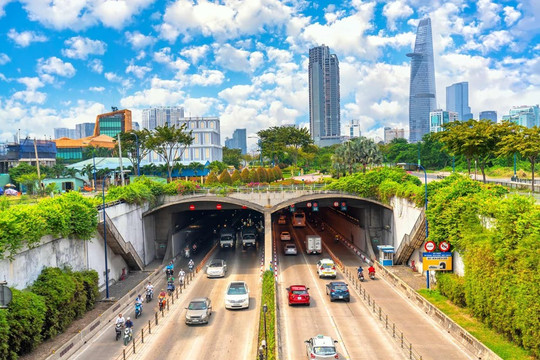 Cấm toàn bộ phương tiện lưu thông qua hầm vượt sông dài nhất Đông Nam Á tại Việt Nam
