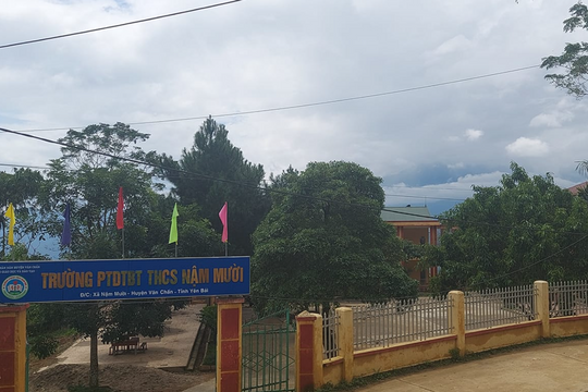 Cổng trường đổ sập khiến 2 cháu nhỏ tử vong tại chỗ