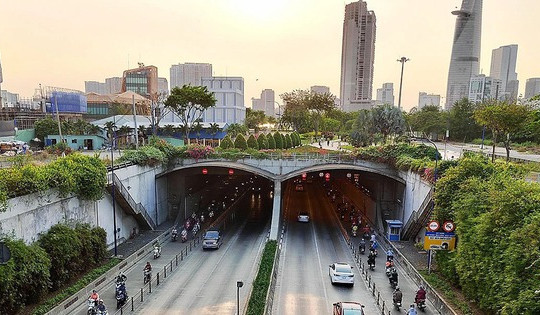 Từ hôm nay, hầm vượt sông lớn nhất Đông Nam Á tại Việt Nam sẽ cấm xe trong ba buổi chiều