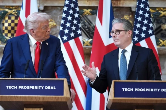 Mỹ gây hoảng loạn vì tăng vọt phí visa, Anh sắp làm ngược lại