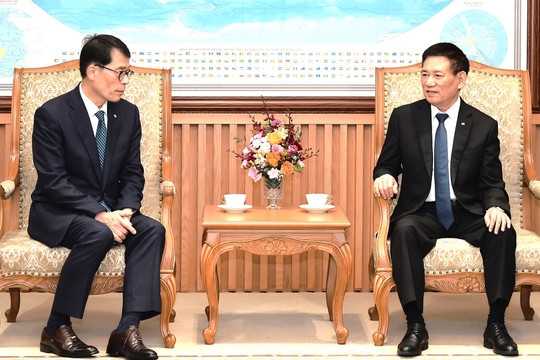 Phó Thủ tướng Hồ Đức Phớc tiếp Chủ tịch kiêm Tổng Giám đốc điều hành Ngân hàng Công nghiệp Hàn Quốc (IBK)