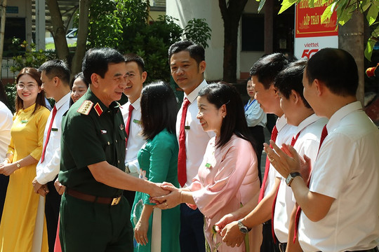 Ngôi trường Đại tướng Phan Văn Giang vừa tới thăm, tặng quà: Trường THPT đầu tiên của vùng Việt Bắc, mang tên nhà yêu nước nổi tiếng