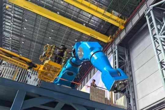 Một quốc gia sở hữu robot công nghiệp mạnh nhất thế giới, có thể nâng 60 tấn với độ sai số chỉ 0,01 mm