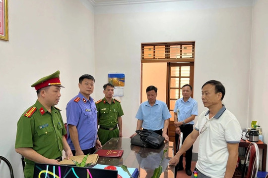 Khởi tố, bắt cựu Chủ tịch phường cấp sai sổ đỏ