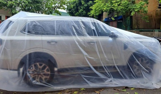 ‘Áo mưa toàn thân’ cho ô tô gây sốt mạng xã hội khi bão Ragasa và Bualoi áp sát: Loại rẻ 1 triệu, cao cấp tới 30 triệu đồng