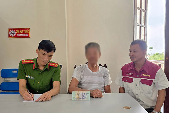 Ông T. ra quỹ tín dụng rút 250 triệu để trả tiền bảo hiểm, Công an xã đến yêu cầu khẩn trương dừng giao dịch