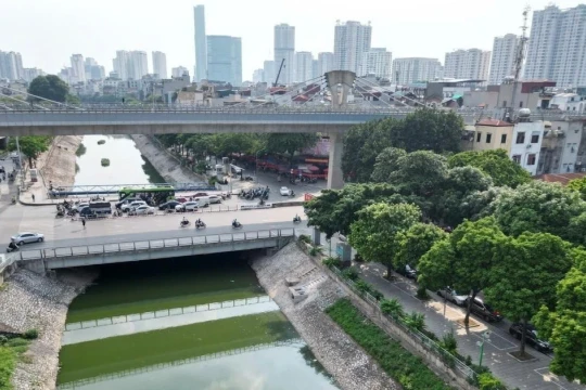 Cần một dự án 'ra tấm ra món' cho sông Tô Lịch