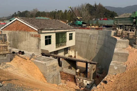 Nhà ông D. không chịu di dời khiến dự án đường cao tốc bị 'tách đôi', tuyên bố phải nhận bồi thường 7 tỷ kèm ba suất đất mới rời đi