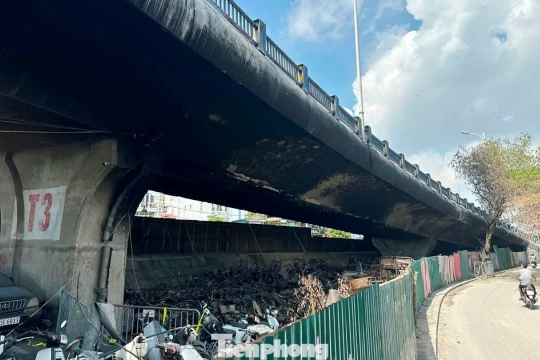 Bộ Xây dựng báo cáo gì với Thủ tướng sau vụ cháy ở gầm cầu Vĩnh Tuy?