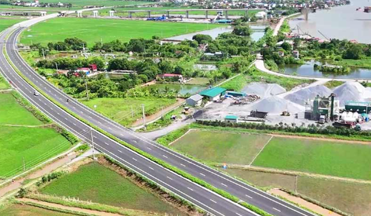 Tuyến đường 5.300 tỷ đi qua 3 huyện tỉnh Nam Định cũ nối với cao tốc đầu tiên của miền Bắc chính thức khánh thành