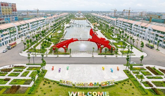 Ninh Bình chính thức có quảng trường với biểu tượng Trống Đọi Tam khổng lồ và sân khấu nhạc nước hiện đại dài bậc nhất cả nước