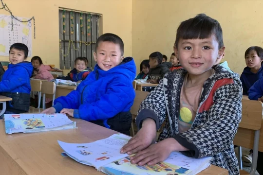 Bảo đảm ngân sách cung cấp miễn phí sách giáo khoa trước năm 2030