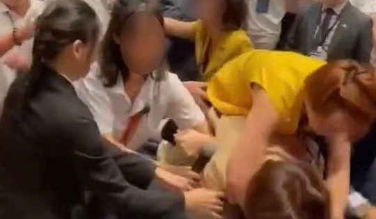 Xác minh, làm rõ cảnh hỗn loạn, trèo bàn giật phiếu mua nhà ở TP. HCM