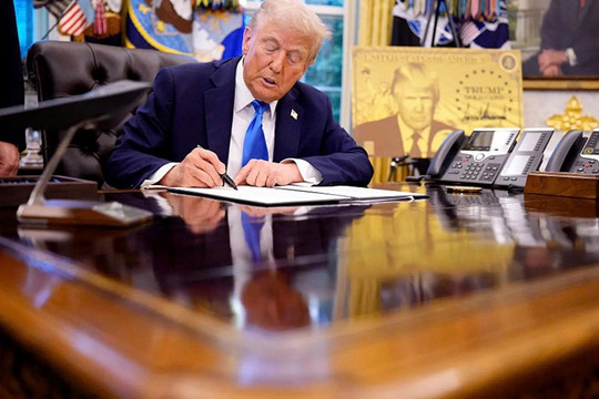 ‘Thẻ vàng’ nhập cư Mỹ giảm giá tới 80%, giới siêu giàu ‘đứng ngồi không yên’