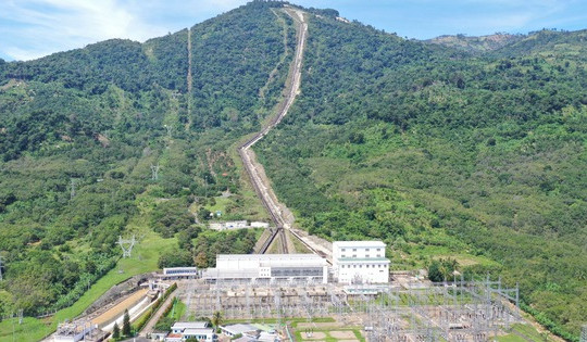 Nhà máy là ‘cái nôi’ của thủy điện phía Nam: Hơn 60 năm vận hành bền bỉ, sở hữu đường ống khổng lồ tạo nên cảnh hùng vĩ