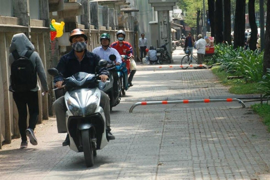 Xe máy phạm một lỗi quen thuộc, nếu không nộp phạt nguội sẽ bị xử lý ra sao?