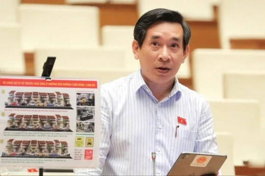 Đại biểu Quốc hội đề xuất thí điểm nhập làn xe theo quy tắc 'dây kéo áo'