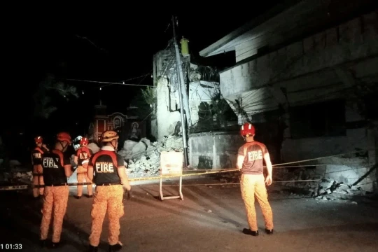 Động đất cực mạnh lúc đêm khuya ở Philippines, hơn 200 người thương vong