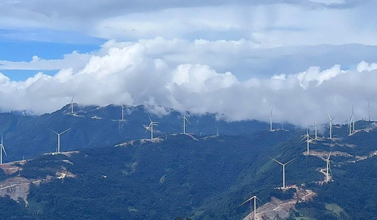 Dự án điện lớn nhất của Việt Nam tại nước láng giềng chính thức vận hành thương mại