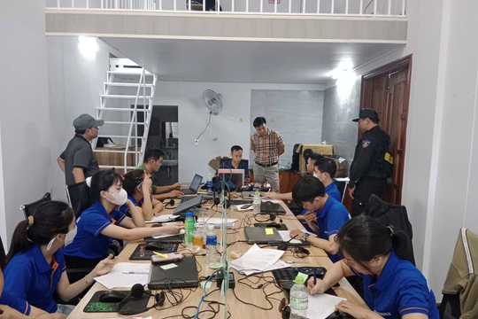 Công an ập vào 10 chi nhánh Công ty Dịch vụ Huy Hoàng FN, triệt phá đường dây dụ mở hơn 200.000 thẻ tín dụng