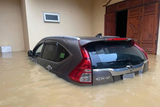 Xe cơ giới thiệt hại nặng nề sau bão số 10, bảo hiểm đối diện áp lực bồi thường lớn