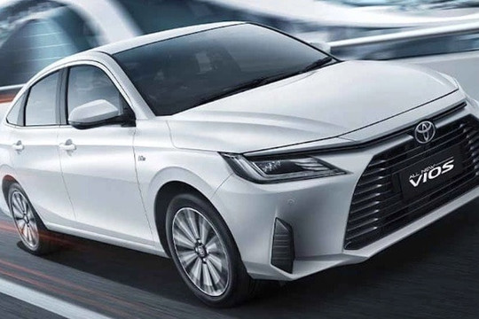 Mẫu sedan lai của Toyota bán hơn 4.200 xe chỉ trong một tháng, áp đảo Honda City và Nissan Almera