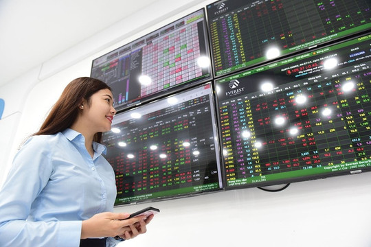 VFS: Dòng tiền tái định vị, thị trường tháng 10 vẫn có rủi ro thủng mốc 1.600 điểm