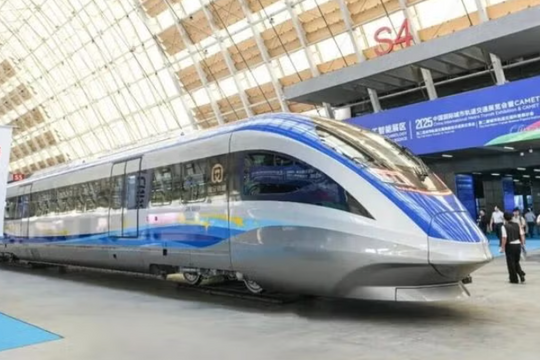 Chế tạo thành công tàu điện thông minh vận tốc tối đa 200km/h có khả năng tự động ra quyết định