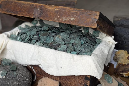 Phát hiện kho báu 1.000 đồng tiền vàng, bạc dưới biển, trị giá hơn 26 tỷ đồng