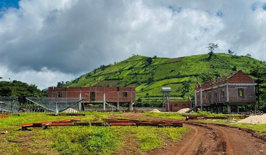 Phá dỡ nhà rông gần 10 tỷ xây trái quy hoạch nằm dưới chân núi lửa triệu năm tuổi