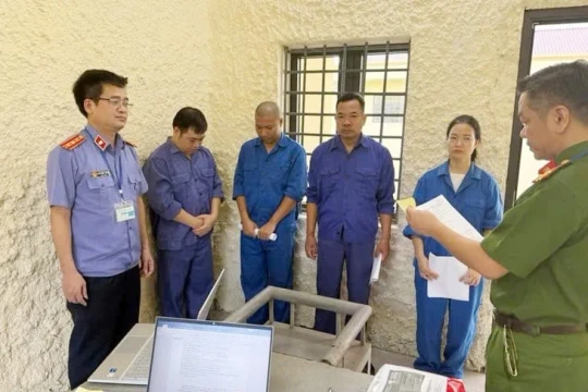 Khởi tố Phó Giám đốc Bệnh viện Phổi Hà Nội