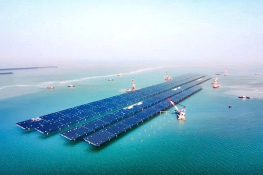 Trung Quốc ‘thả’ 6 triệu tấm pin Mặt Trời xuống biển tạo siêu nhà máy