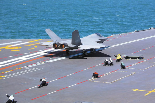 Tàu sân bay Trung Quốc lập kỳ tích chưa từng có trong lịch sử