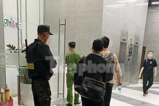 Công an xuất hiện ở tòa nhà có trụ sở công ty của Shark Bình